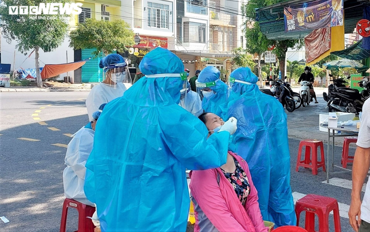 Đà Nẵng gần chạm mốc 1.000 F0 trong ngày, hơn 60% ca cộng đồng - 1