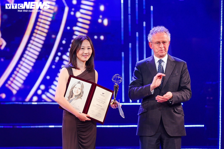 Giải đặc biệt VinFuture xướng tên nữ giáo sư người Mỹ với ‘Da điện tử' - 1