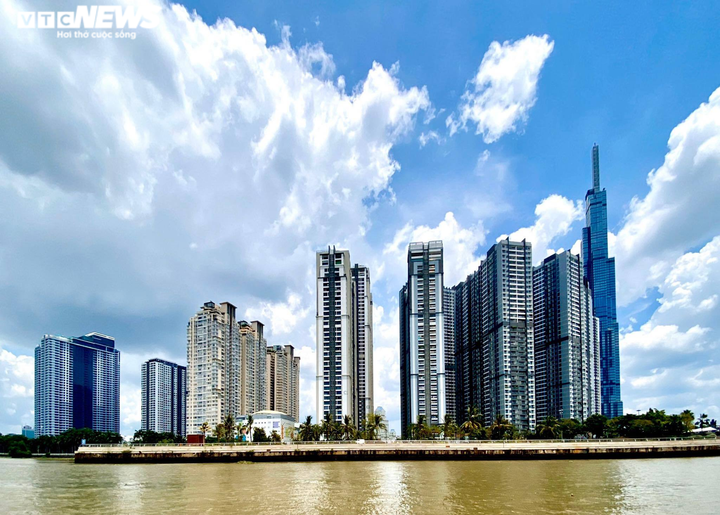 Thị trường bất động sản TP.HCM 2021: Sụt giảm mạnh nguồn cung và lượng tiêu thụ - 1