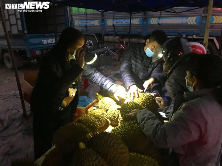 Bán tháo hàng chục tấn mít, dưa hấu, thanh long giá rẻ ở lề đường Lạng Sơn - 11