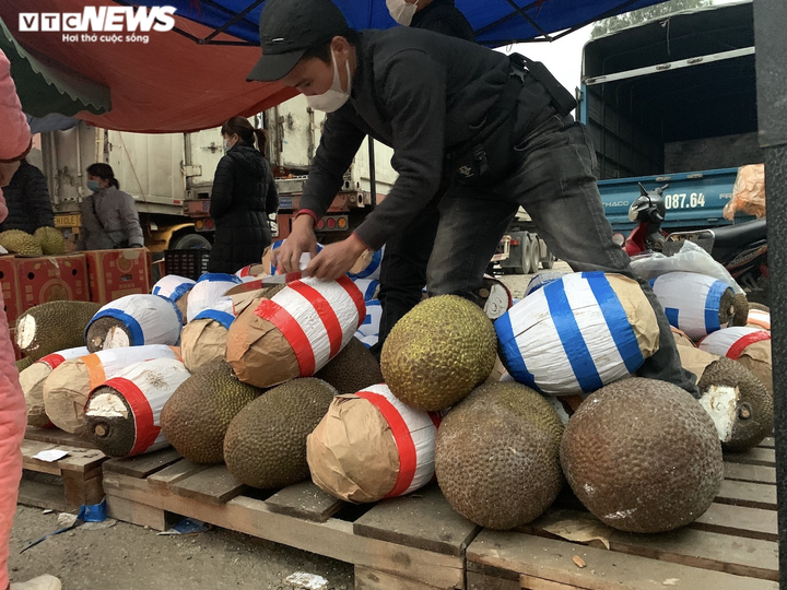 Bán tháo hàng chục tấn mít, dưa hấu, thanh long giá rẻ ở lề đường Lạng Sơn - 13