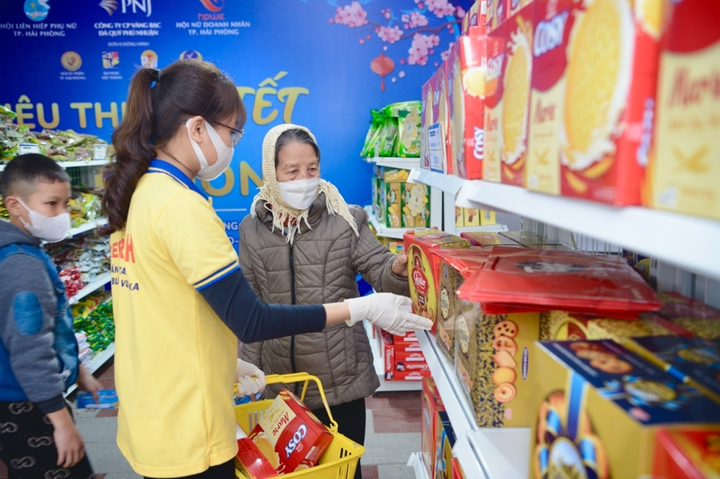 Có một 'Siêu thị mini Tết 0 đồng' ấm áp như thế giữa lòng phố cảng Hải Phòng - 2