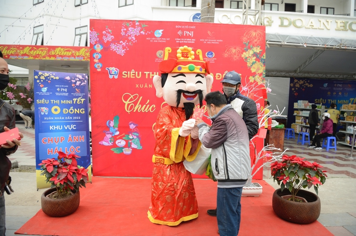 Có một 'Siêu thị mini Tết 0 đồng' ấm áp như thế giữa lòng phố cảng Hải Phòng - 3