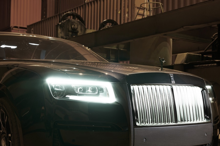 Ngắm siêu xe Rolls-Royce Black Badge Ghost đầu tiên xuất hiện ở Việt Nam - 5