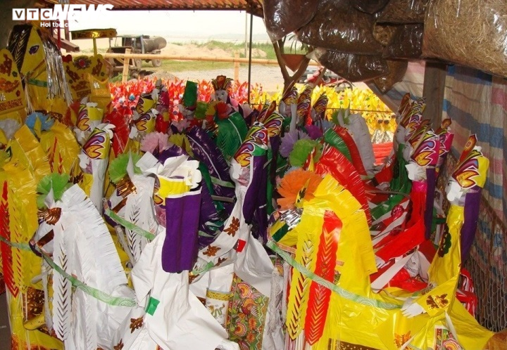 Đốt tiền triệu vào vàng mã: Ứng xử thế nào cho đúng? - 2