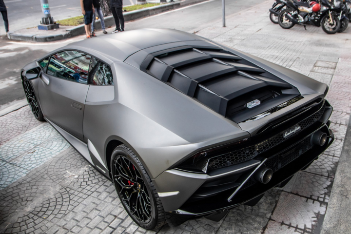 Cận cảnh Lamborghini Huracan EVO đầu tiên về Việt Nam - 14