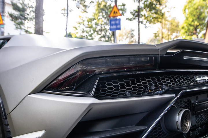 Cận cảnh Lamborghini Huracan EVO đầu tiên về Việt Nam - 11