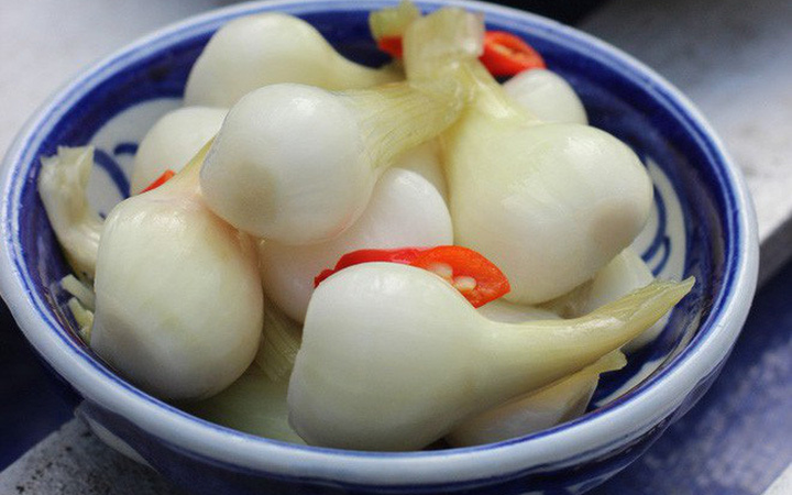 Cách làm hành muối trắng giòn, thơm ngon - 1