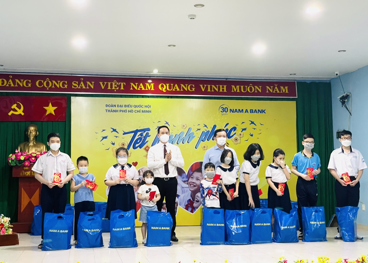 Nam A Bank mang tết hạnh phúc đến những mảnh đời khó khăn - 4