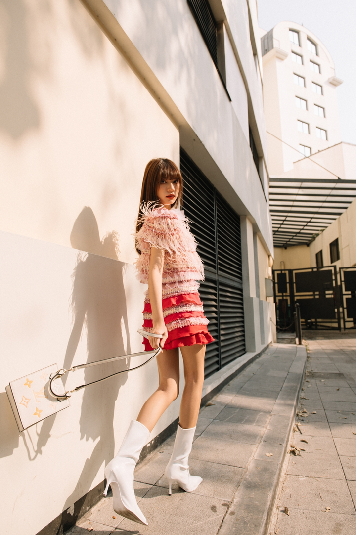 Ngọc Huyền 'Thương ngày nắng về' đáng yêu trong trang phục lạ mắt - 4