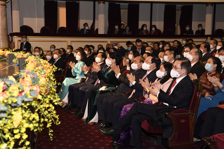 Chủ tịch nước chúc Tết kiều bào, đánh trống khai hội mừng xuân - 4