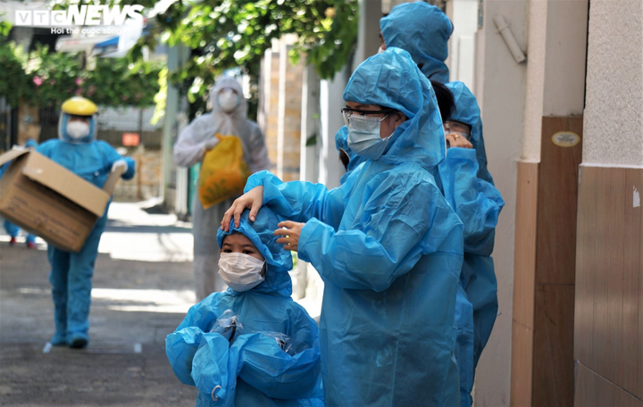 Đà Nẵng thêm gần 1.000 ca COVID-19 một ngày, hơn 13.000 F0 từ đầu tháng 1 - 1