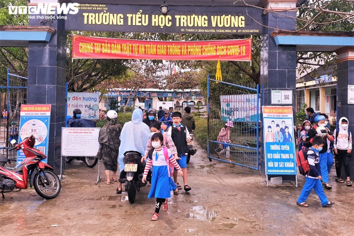 Phụ huynh tố hiệu trưởng tự ý lấy tiền thu dư bán trú để chi dịp Tết - 1