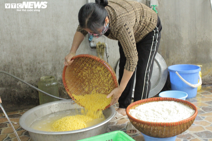 Gom 7 tạ thịt lợn, 2 tấn gạo nếp mỗi ngày để gói bánh chưng bán Tết - 3