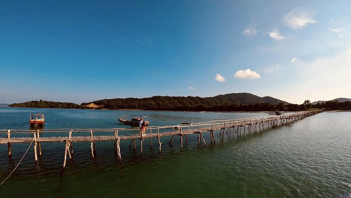 'Dị nhân' đất Mỏ với cây cầu Tình yêu trên đảo Cô Tô - 3