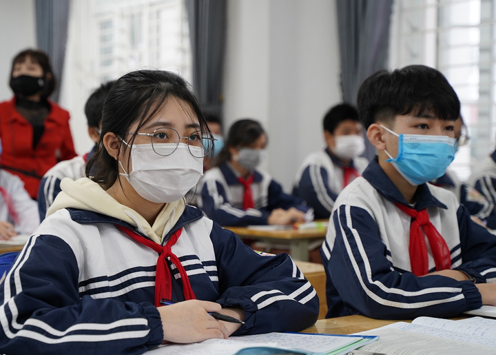 Trẻ cứ ở nhà thì tiêm vaccine COVID-19 làm gì? - 1