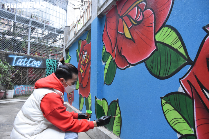 Ảnh: Ngõ bích hoạ đầu tiên ở Hải Phòng đậm phong cách 'nghệ thuật đường phố' - 3