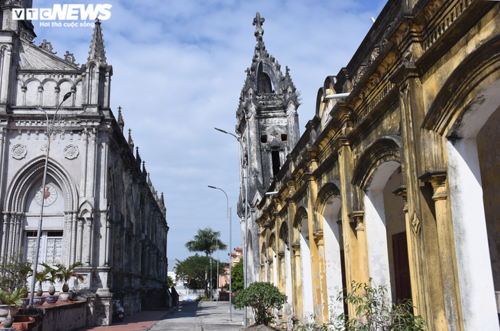 Chiêm ngưỡng vẻ cổ kính của cặp tháp nghiêng hơn trăm tuổi ở Hải Dương - 2