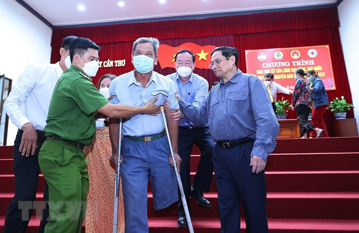 Thủ tướng chúc Tết người có hoàn cảnh khó khăn tại TP Cần Thơ - 13