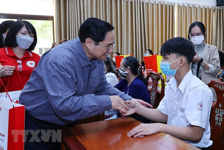 Thủ tướng chúc Tết người có hoàn cảnh khó khăn tại TP Cần Thơ - 8