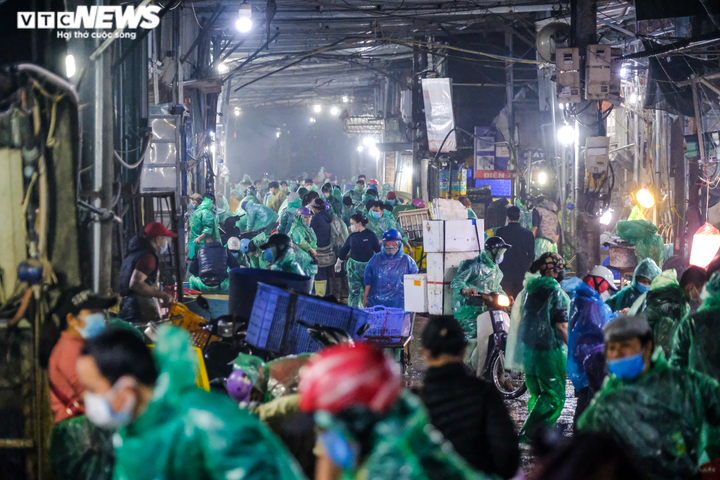 Cá chép tăng giá mạnh trong ngày tiễn ông Công, ông Táo lên trời - 1