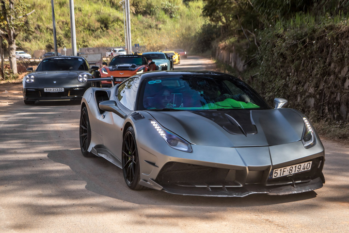 Garage bảo dưỡng siêu xe ảnh 5 Garage bảo dưỡng siêu xe tấp nập dịp cận Tết Nguyên đán - 5