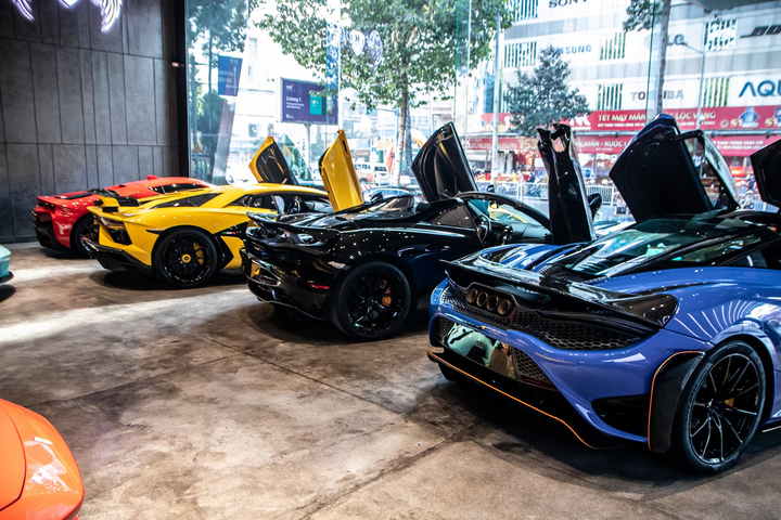 Garage bảo dưỡng siêu xe ảnh 16 Garage bảo dưỡng siêu xe tấp nập dịp cận Tết Nguyên đán - 16