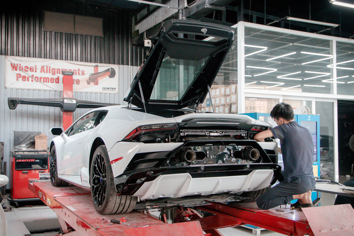 Garage bảo dưỡng siêu xe ảnh 10 Garage bảo dưỡng siêu xe tấp nập dịp cận Tết Nguyên đán - 10