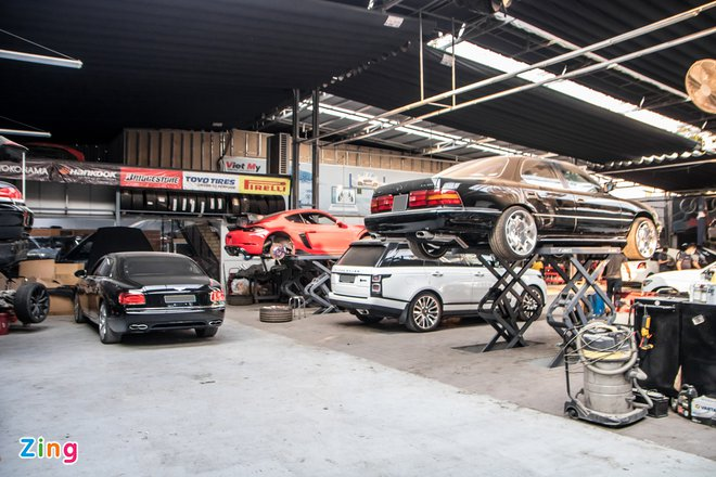 Garage bảo dưỡng siêu xe ảnh 1 Garage bảo dưỡng siêu xe tấp nập dịp cận Tết Nguyên đán - 1