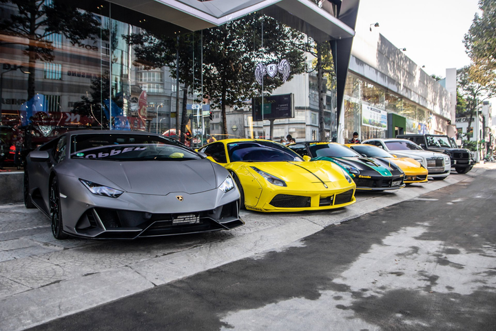 Garage bảo dưỡng siêu xe ảnh 15 Garage bảo dưỡng siêu xe tấp nập dịp cận Tết Nguyên đán - 15