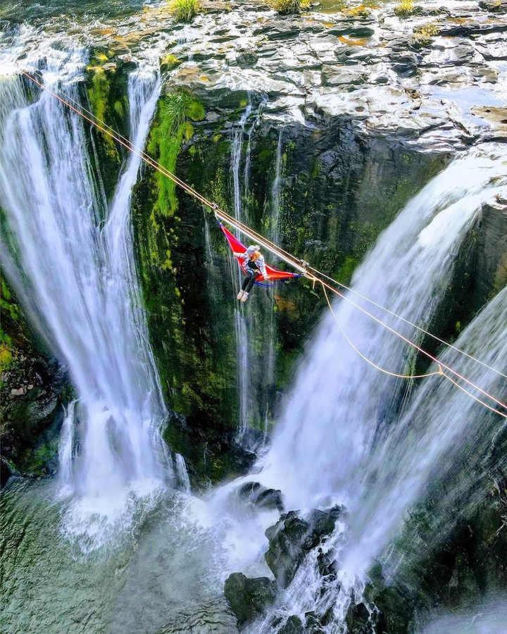 Thót tim trải nghiệm nằm võng, ăn trưa lơ lửng giữa ngọn thác kỳ vĩ - 8