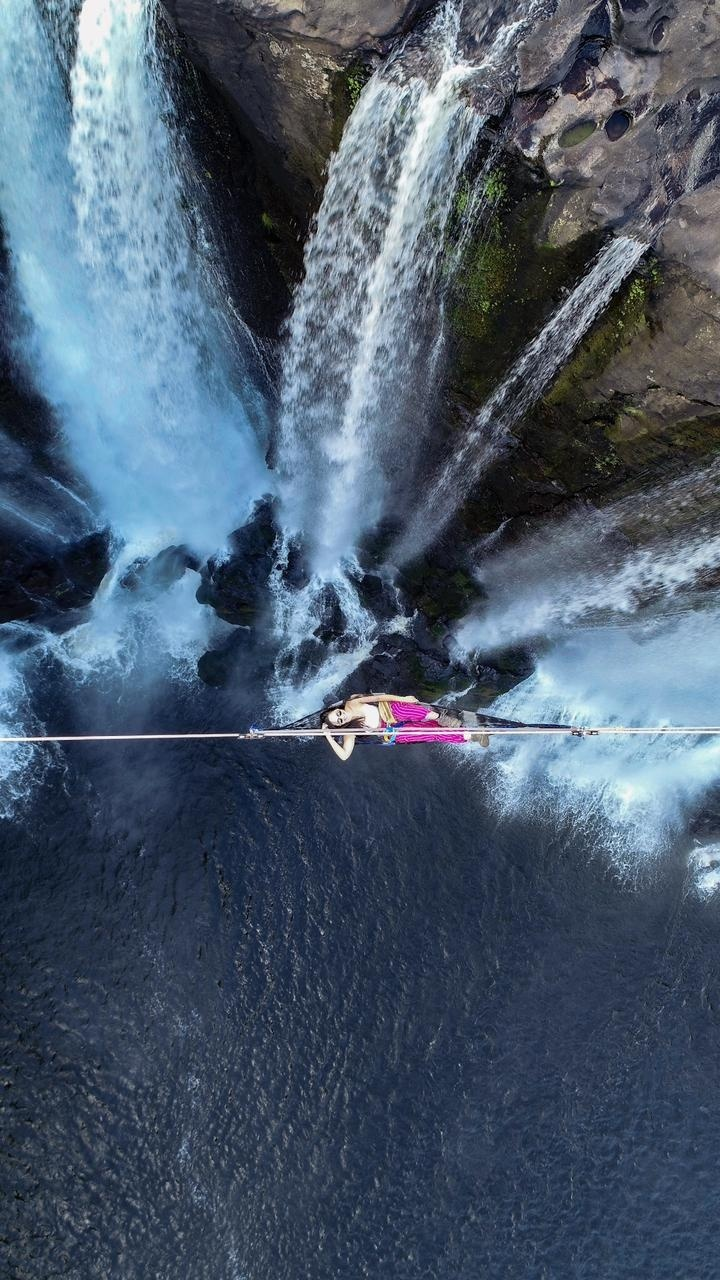 Thót tim trải nghiệm nằm võng, ăn trưa lơ lửng giữa ngọn thác kỳ vĩ - 10