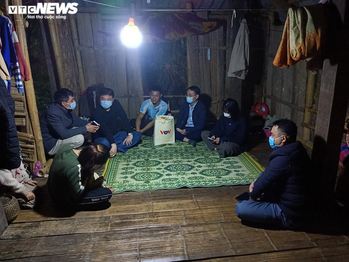 Công đoàn - Đoàn Thanh niên Văn phòng VOV tặng quà đồng bào vùng cao Thanh Hoá - 9