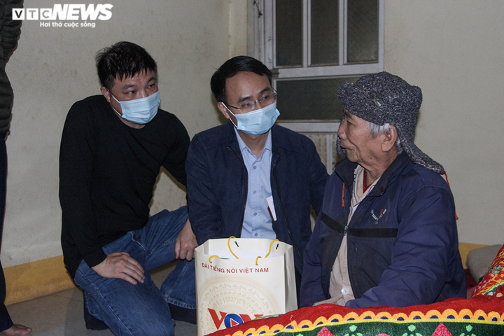 Công đoàn - Đoàn Thanh niên Văn phòng VOV tặng quà đồng bào vùng cao Thanh Hoá - 10