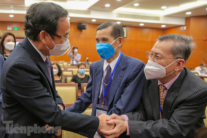 Kiều bào tại TP.HCM xúc động trước hình ảnh các lãnh đạo xông pha vào tâm dịch - 4