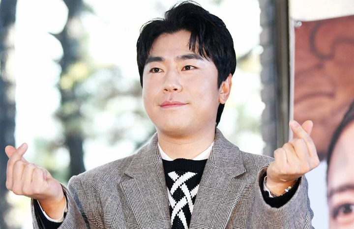 Sự khắc nghiệt ở showbiz Hàn: 'Bay màu' vì mặc đồ nhái, xin lỗi fan mới được yêu - 6