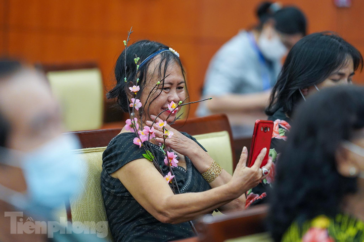 Kiều bào tại TP.HCM xúc động trước hình ảnh các lãnh đạo xông pha vào tâm dịch - 7