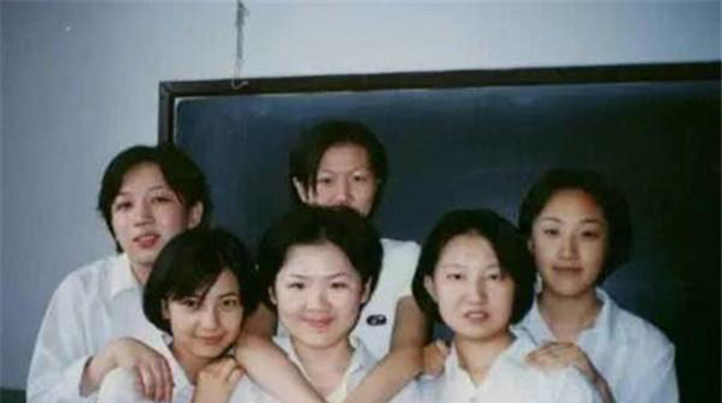 Ảnh thời cấp 3 của Cao Viên Viên: 'Ngố tàu' nhưng xinh vượt trội - 4