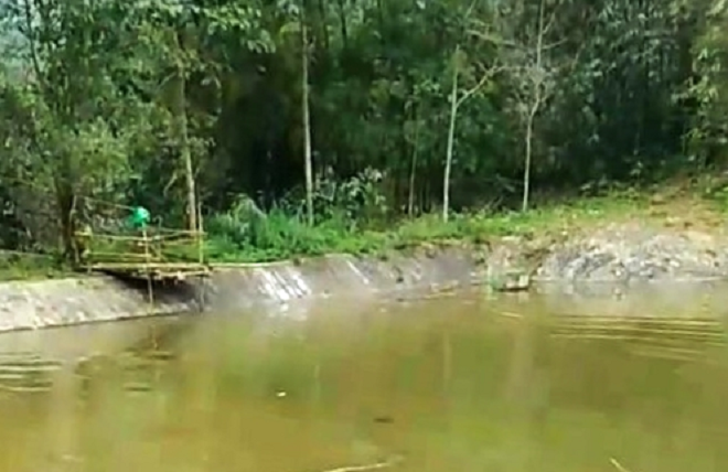 Lao xuống ao cứu 2 vợ chồng hàng xóm, cả 3 cùng chết đuối thương tâm - 1