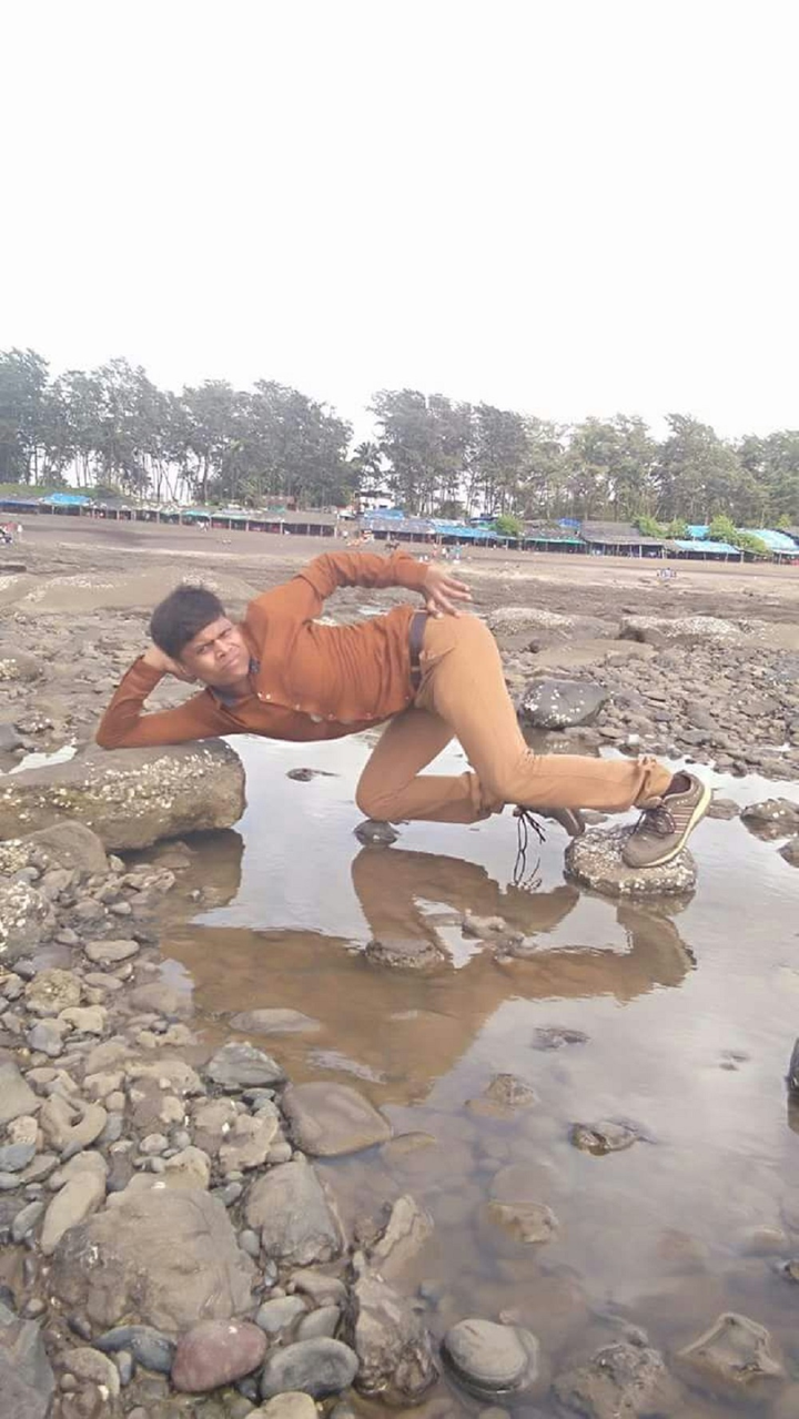 Những kiểu tạo dáng đảm bảo hốt 'triệu like', còn được khuyến mãi cả tràng cười - 5