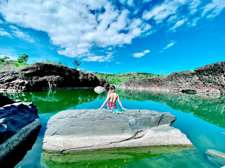‘Tuyệt tình cốc’ ở Đắk Lắk đẹp hút hồn với mặt nước trong vắt như gương - 12