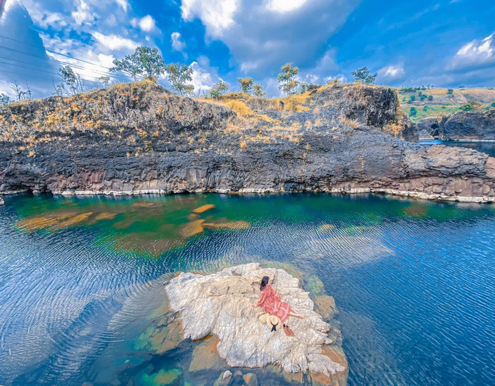 ‘Tuyệt tình cốc’ ở Đắk Lắk đẹp hút hồn với mặt nước trong vắt như gương - 6