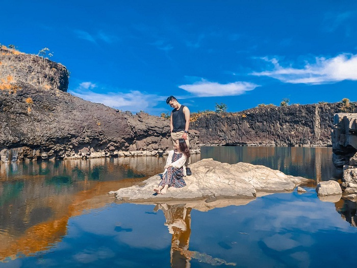 ‘Tuyệt tình cốc’ ở Đắk Lắk đẹp hút hồn với mặt nước trong vắt như gương - 7