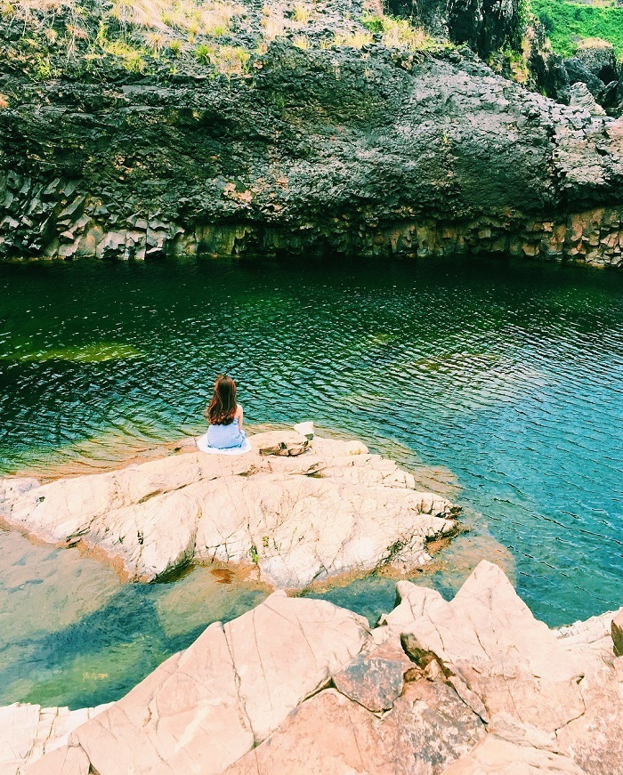 ‘Tuyệt tình cốc’ ở Đắk Lắk đẹp hút hồn với mặt nước trong vắt như gương - 11