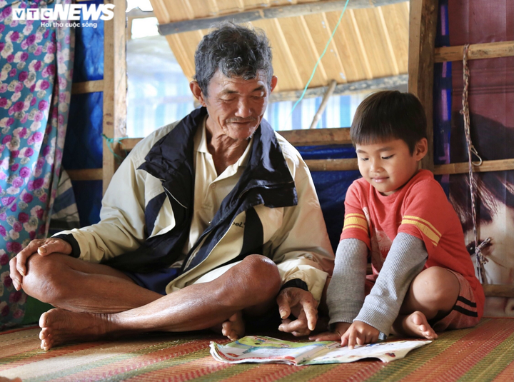 Khát vọng lên bờ của người dân làng chài hồ thủy điện đẹp nhất Tây Nguyên - 2