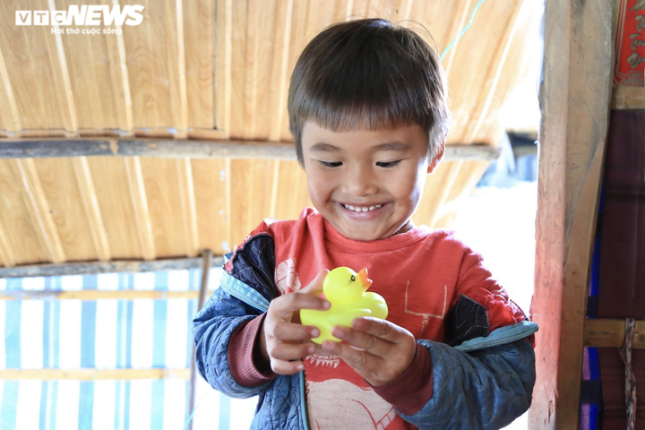 Khát vọng lên bờ của người dân làng chài hồ thủy điện đẹp nhất Tây Nguyên - 5