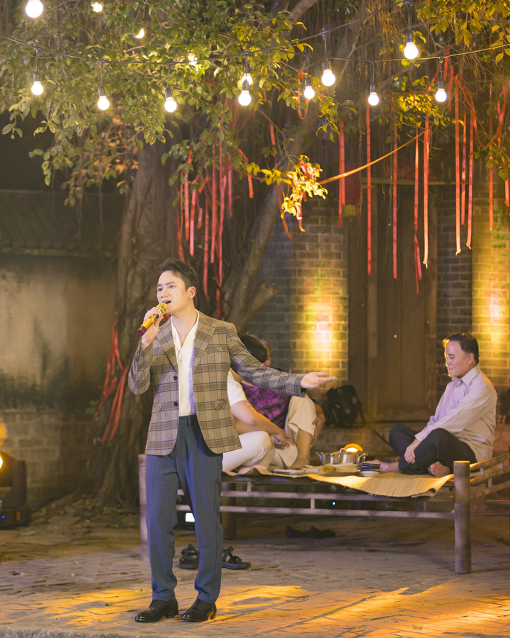 Phan Mạnh Quỳnh: Thành công lớn nhất năm 2021 là... lấy vợ - 2