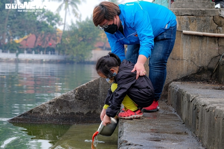 Miền Bắc hửng nắng trong ngày Tết ông Công, ông Táo - 1