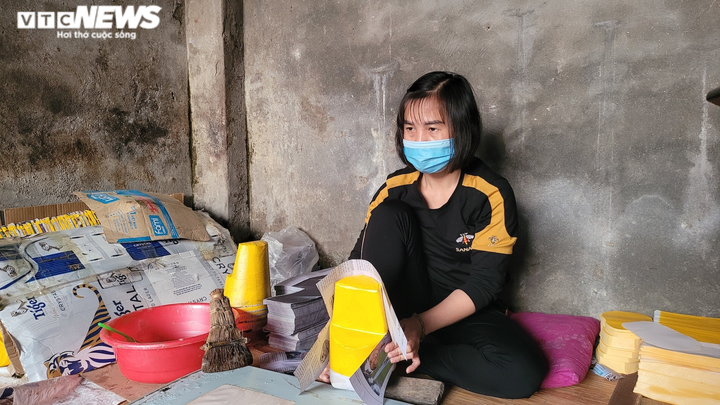 Cuộc sống mới của gia đình 2 bé gái tự chăm nhau trong khu cách ly - 2