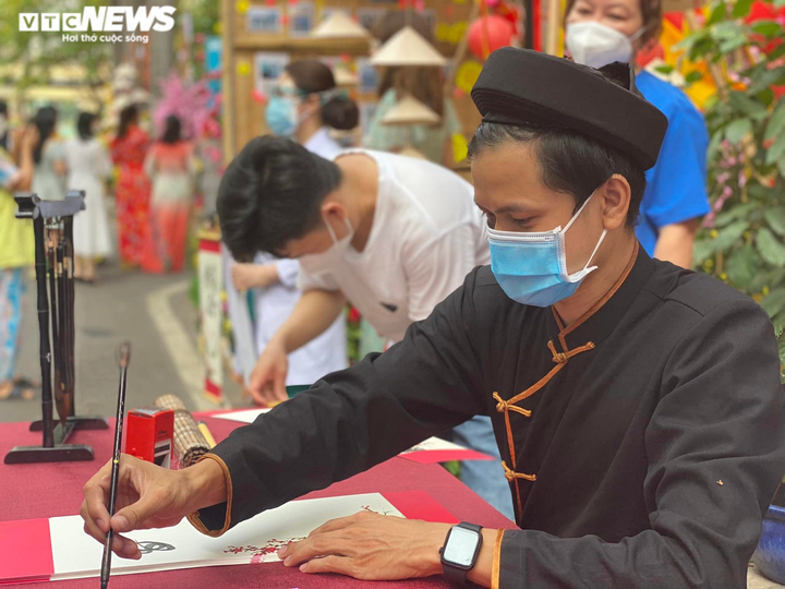 Ảnh: Đường hoa rộn ràng sắc xuân trong bệnh viện ở TP.HCM - 6